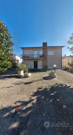 Grande casa per studenti/tesse vicino a Perugia
