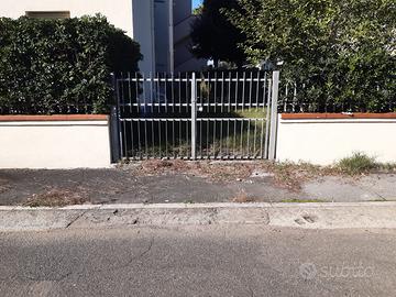Cancello a due ante in acciaio zincato