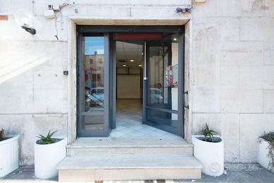 Negozio Roma [Locale commerciale.VCG]