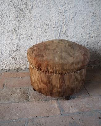 Pouf antico in stile etnico vintage