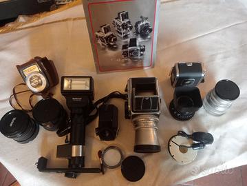 macchina fotografica super accessoriata