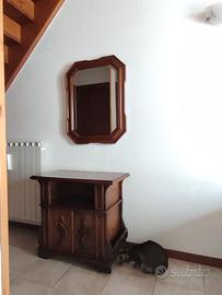 Mobile con specchio, legno, color noce, in stile.