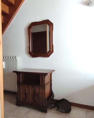 Mobile con specchio, legno, color noce, in stile.