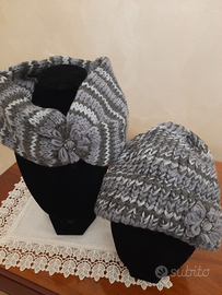 Scaldacollo ad anello e cappello lavorati a mano