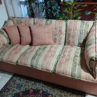 Due divani in tessuto