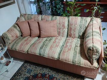 Due divani in tessuto