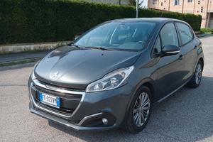 Peugeot 208  gpl anno 2016 per  neopatentati 
