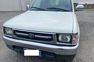 TOYOTA Hilux 2.4 TD 4WD 2/2 Extra Cab Pup. SR5