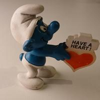 Puffo che dona un cuore