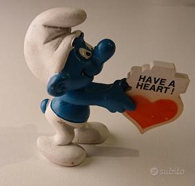 Puffo che dona un cuore