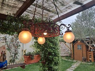 Lampadario in ferro battuto