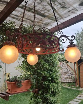 Lampadario in ferro battuto