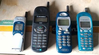 CELLULARI-"VINTAGE"-NEC-MOTOROLA-PEZZI 4-COME FOTO