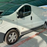 Autocarro Nissan primastar