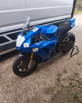 Yamaha r1 2021 da pista