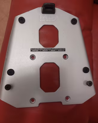 suzuki piastra givi bauletto moto