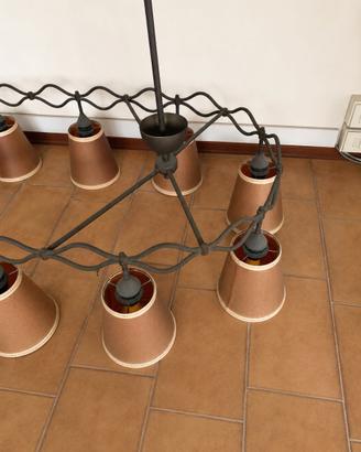 Grande lampadario vintage in ferro battuto