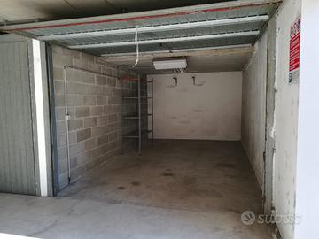 Box ampio zona Oltrestazione posto auto