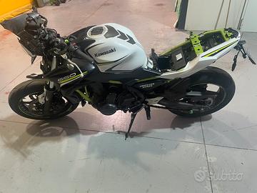 Kawasaki z650 incidentata