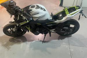 Kawasaki z650 incidentata
