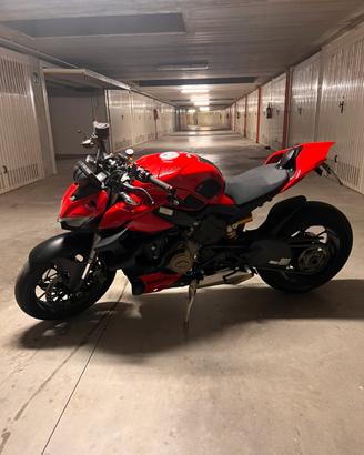 Ducati Streetfighter v4
