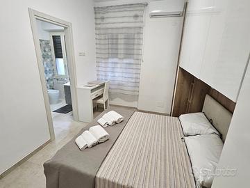 Stanza con bagno privato in appartamento in centro