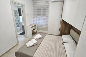 Stanza con bagno privato in appartamento in centro