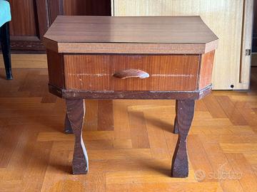 Comodino da restaurare