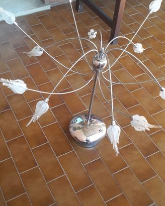 Elegante lampadario in acciaio e vetro