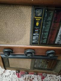 Radio antica a valvole  Radio Minerva 425.