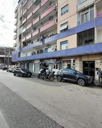NEGOZIO A NAPOLI