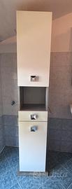 Mobiletto bagno con specchio