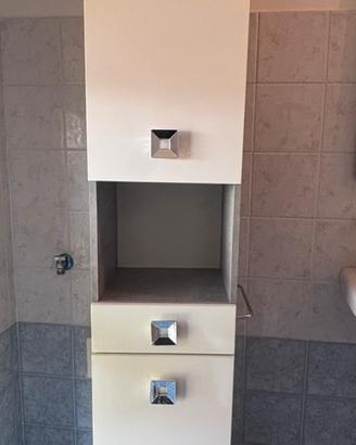 Mobiletto bagno con specchio