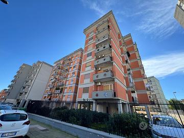 Via lago di bolsena con ascensore e posto auto