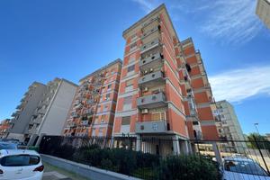 Via lago di bolsena con ascensore e posto auto