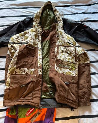 Giacca pantaloni attacchi scarponi snowbord