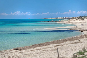 Velocemente e sei in un mare cristallino