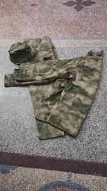 Giacca e pantaloni con bonnie hat mimetismo e tacs