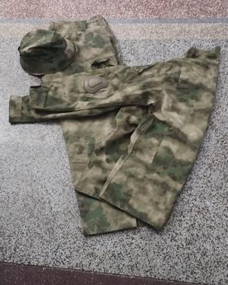 Giacca e pantaloni con bonnie hat mimetismo e tacs