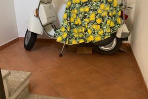 Vespa P200e