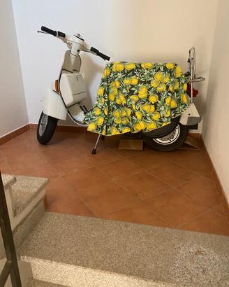Vespa P200e