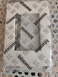  8placca color bianco light 3 p BTicino 