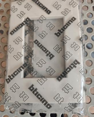  8placca color bianco light 3 p BTicino 