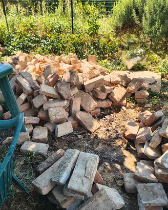 Macerie con mattoni rustici