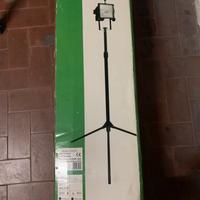 Faretto alogeno con trepiede