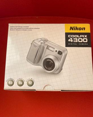 Nikon COOLPIX 4300 Silver Edition