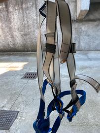 Imbracatura anticaduta + elmetto