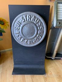 Espositore targa arredamento negozi Levi's