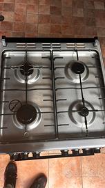 forno e piano cottura a  con 4 fiuochi invorporato
