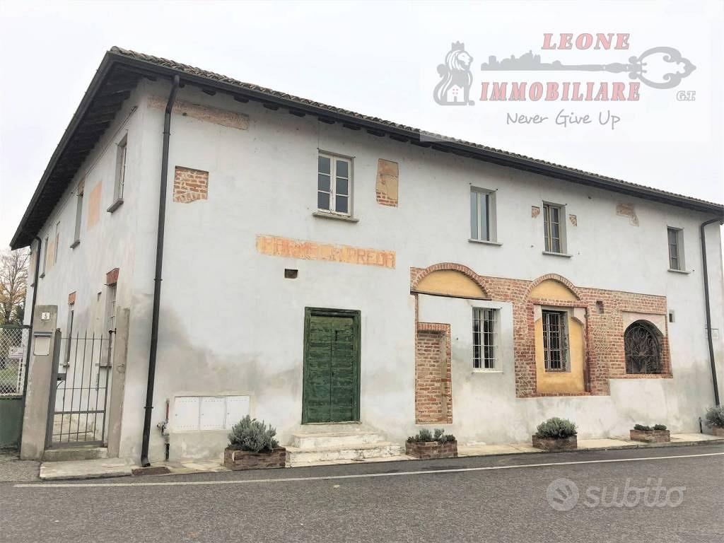 Rustico / Casale di 210 m² con più di 5 locali a M - Vista 2